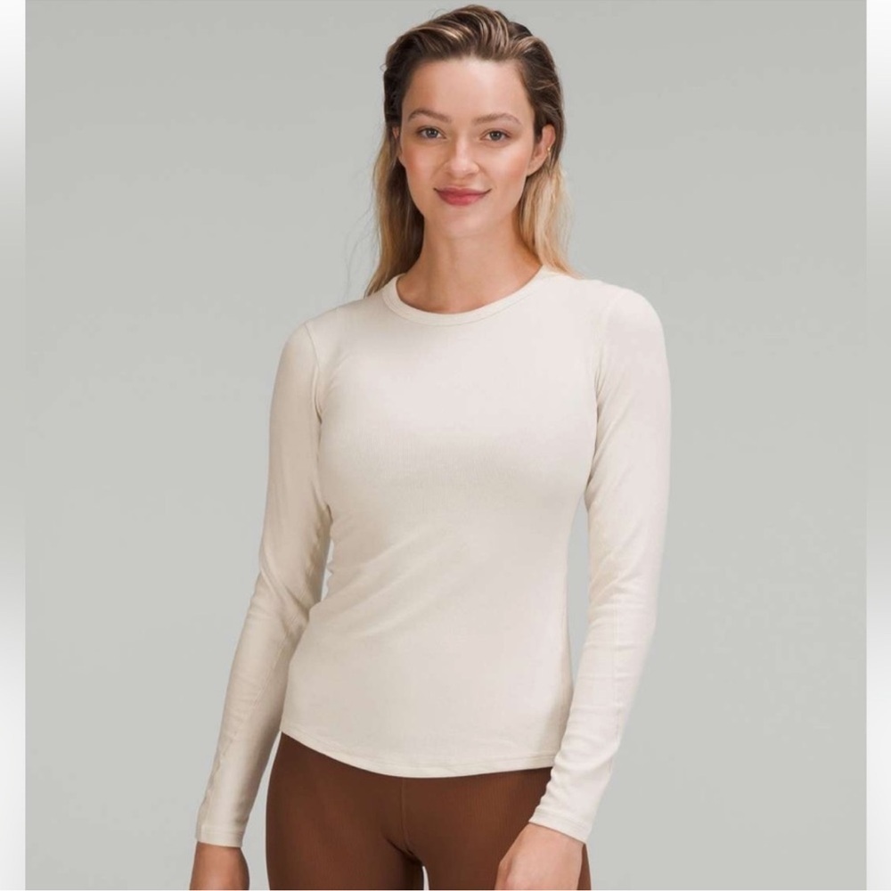 Lululemon Hold Tight Long Sleeve Shirt in Bone 4 EUC - Picture 2 of 3